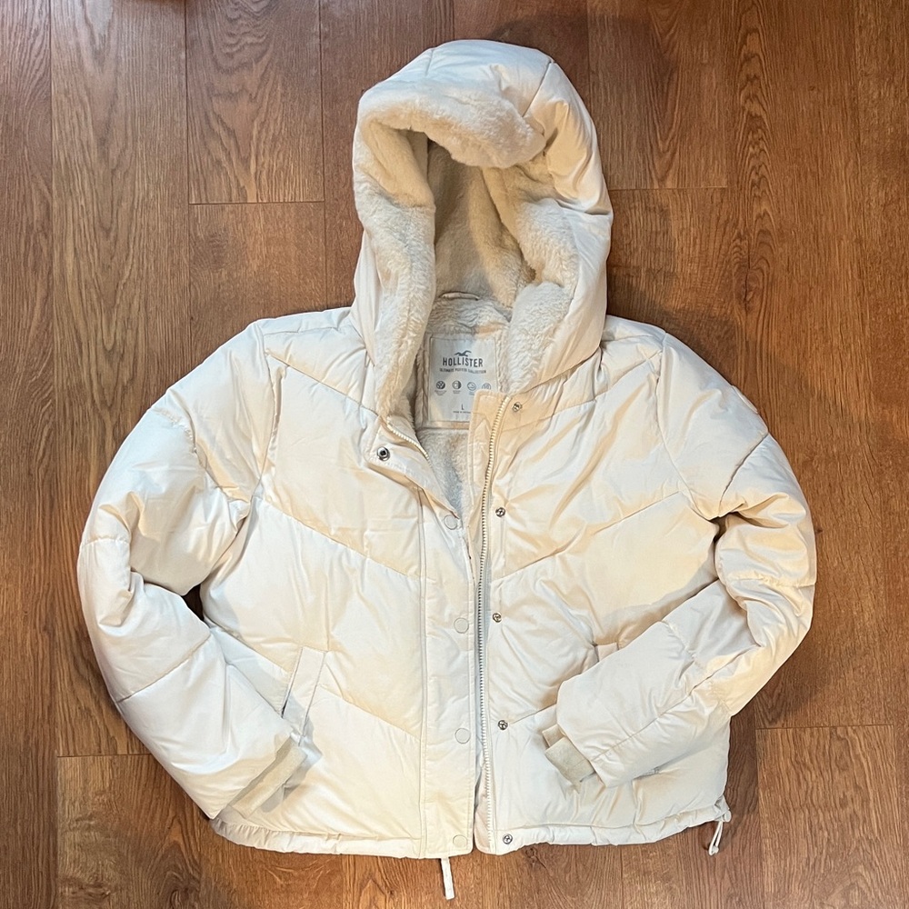 Hollister Women's Ivory Puffer Coat with Faux Fur Size L